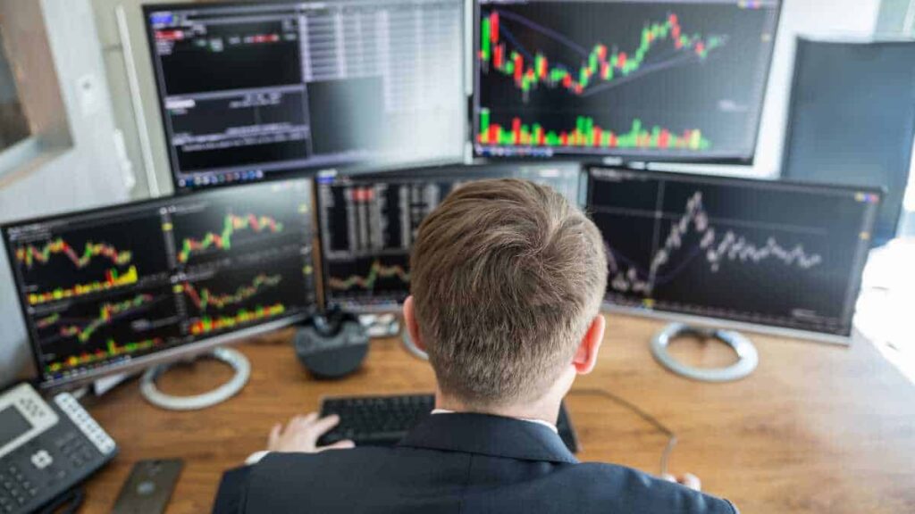 O que devo analisar ao escolher uma plataforma de trading